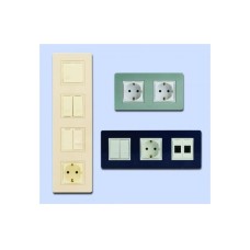 DKC 75013W Рамка на 2+2+2 модуля (трехместная), белая, RAL9010