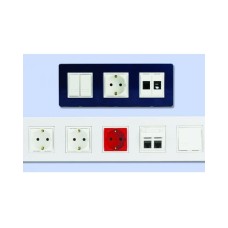 DKC 76482R Электрическая розетка, с заземлением, со шторками, красная, 2 мод.